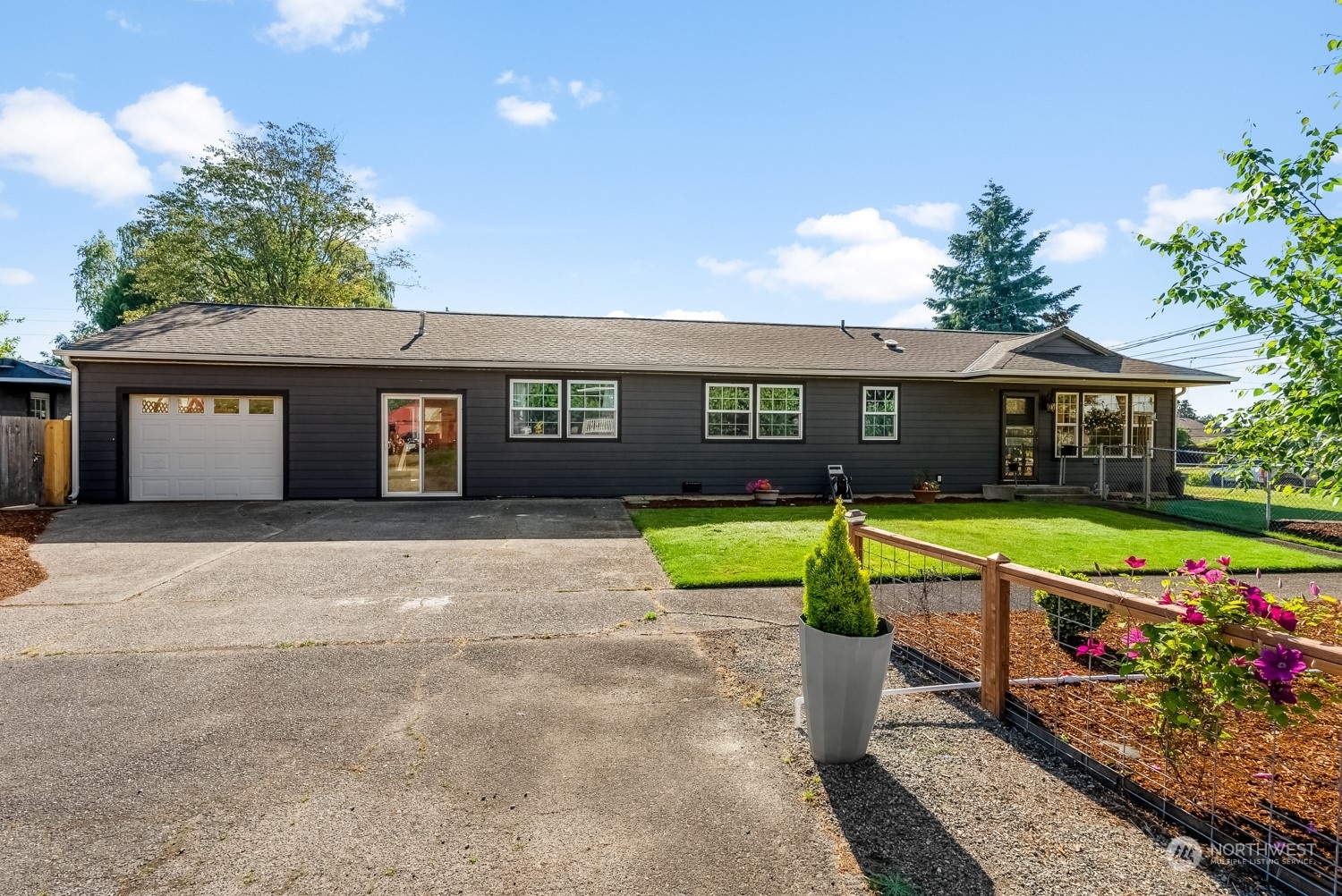 Property Photo:  1201 N Ferdinand Street  WA 98406 