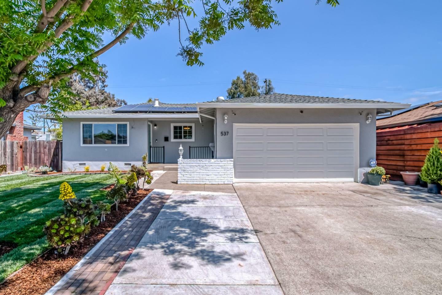 Property Photo:  537 Redwood Avenue  CA 95035 