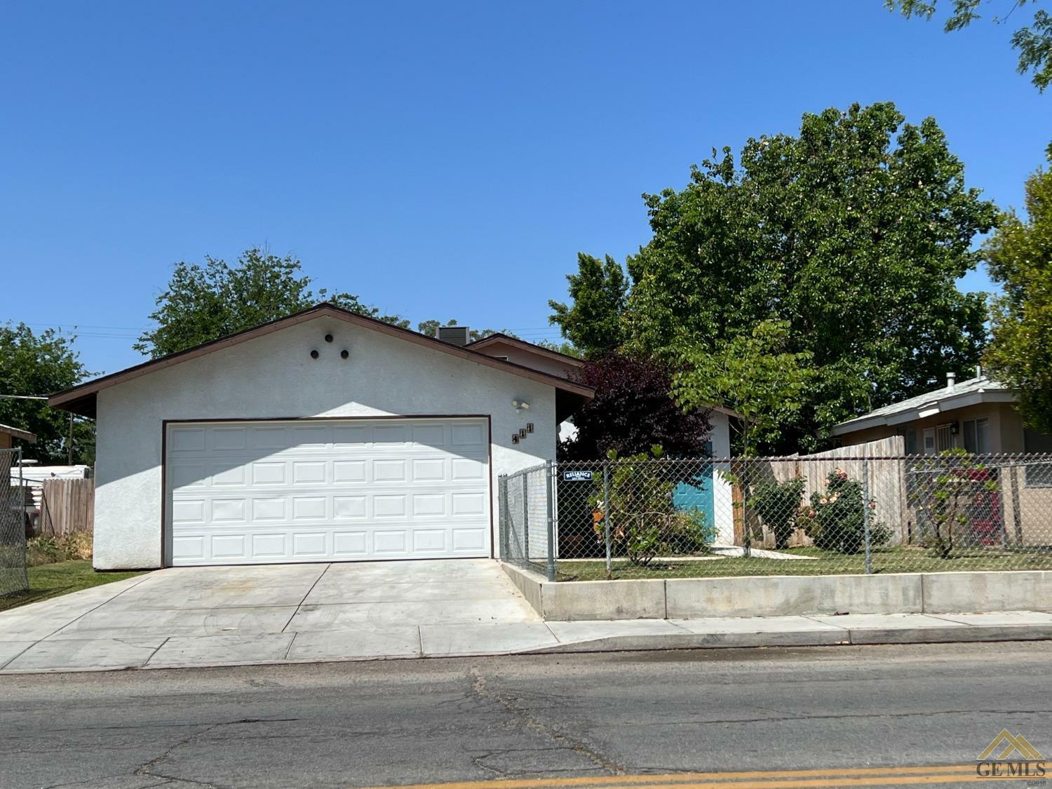 Property Photo:  411 Oildale Drive  CA 93308 