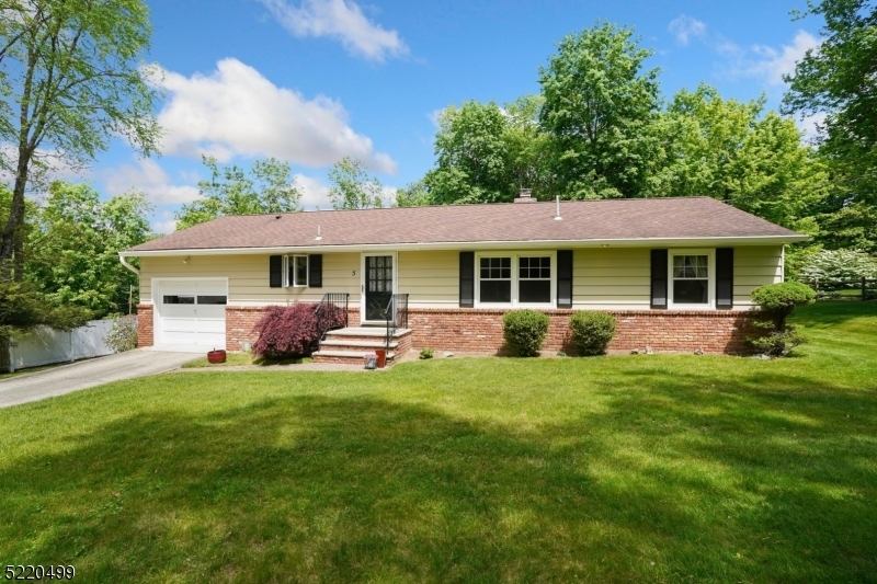 Property Photo:  5 Kennedy Pl  NJ 07871 