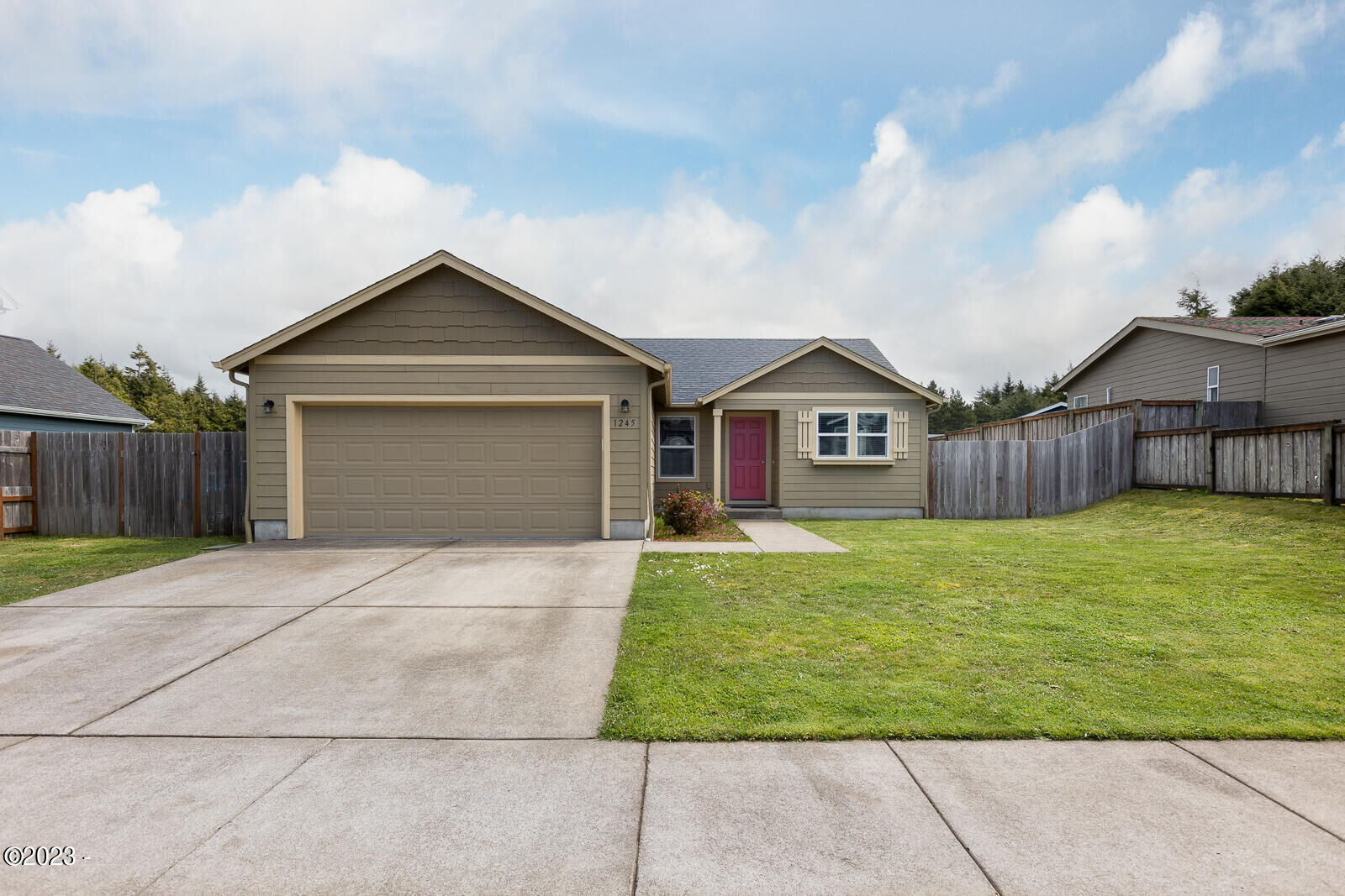 Property Photo:  1245 SW Ironwood Drive  OR 97394 