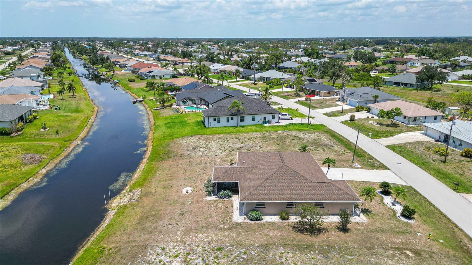 Property Photo:  166 Mark Twain Lane  FL 33947 