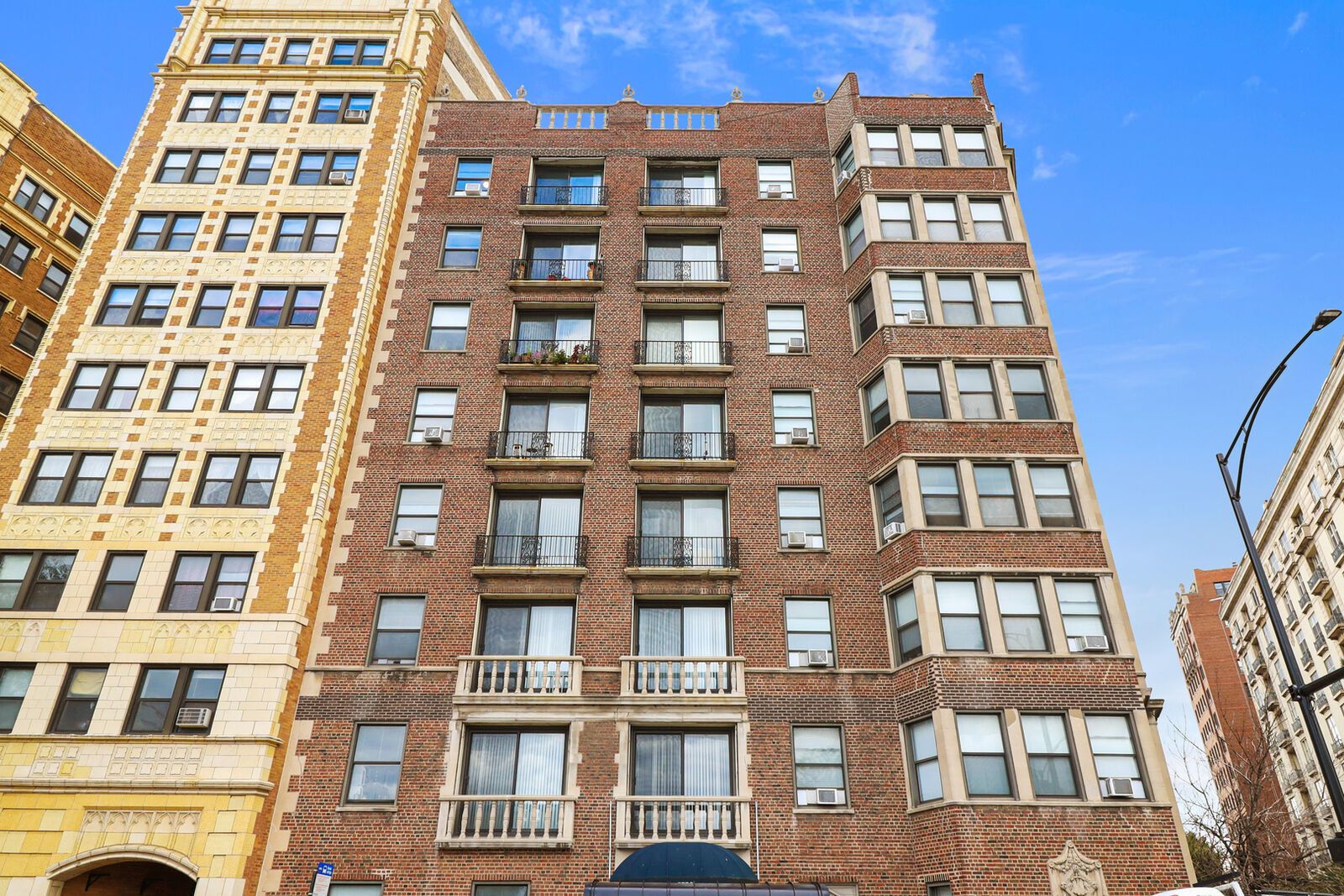 Property Photo: 3330 N Lake Shore Drive 2C IL 60657