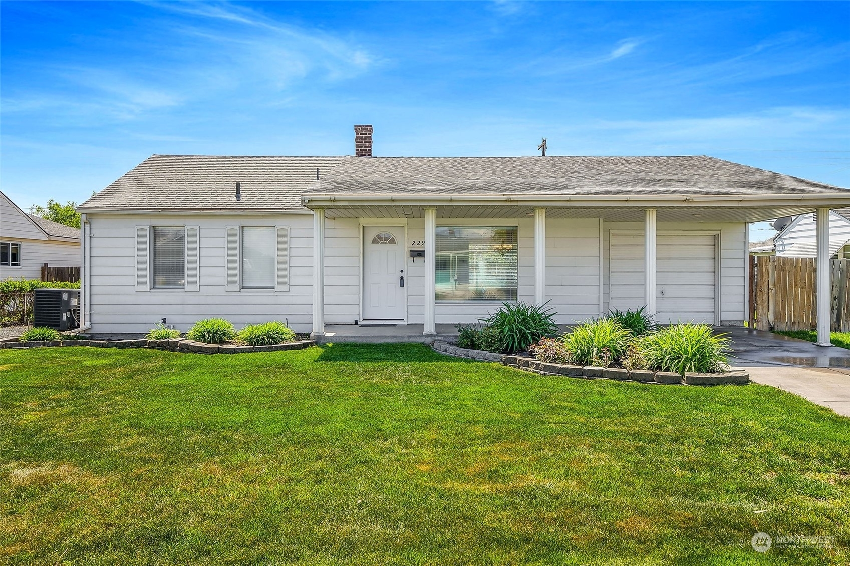 229 W Loop Drive  Moses Lake WA 98837 photo