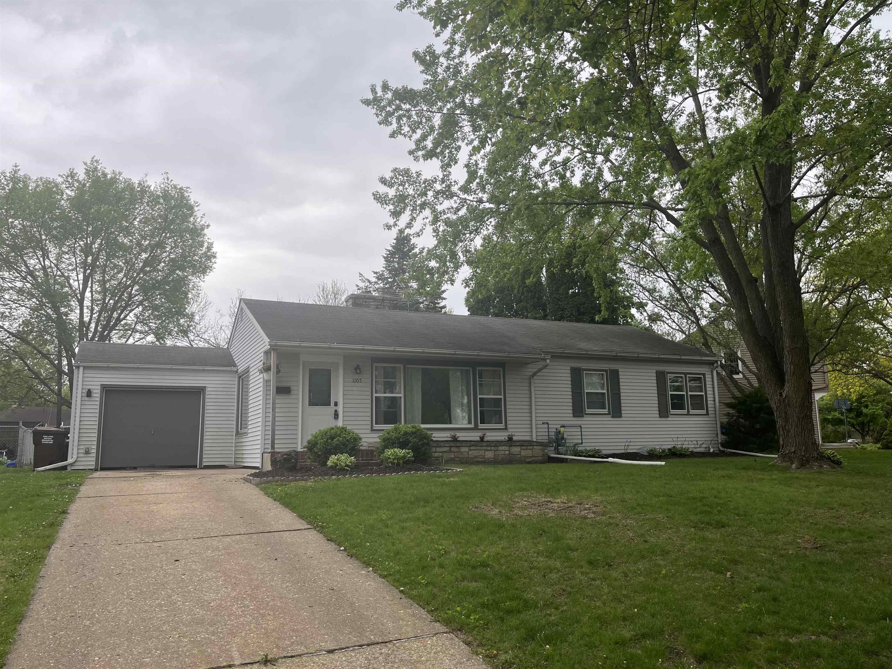 Property Photo:  1105 Lundvall Avenue  IL 61107 