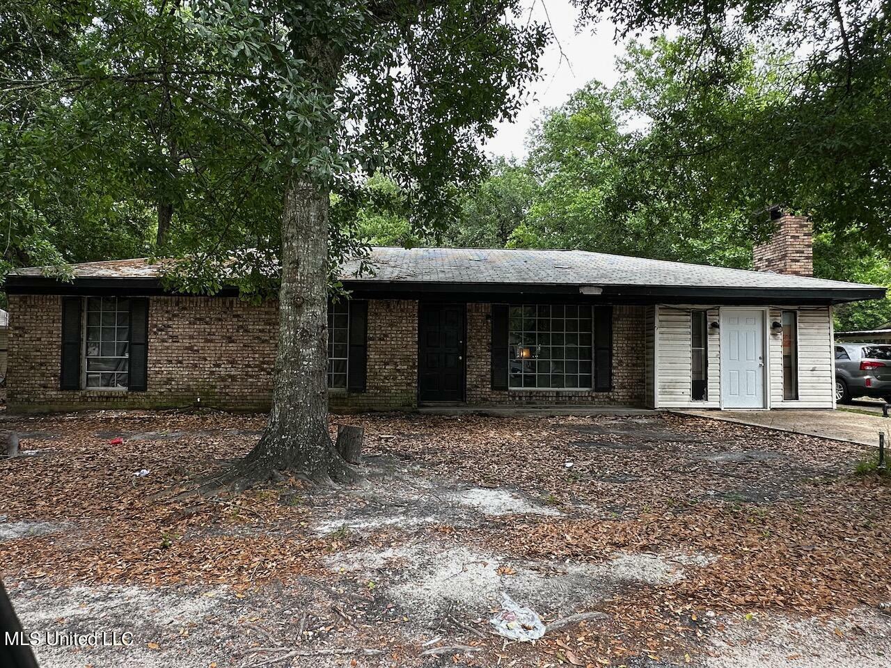 Property Photo:  1040 Beach Avenue  MS 39501 