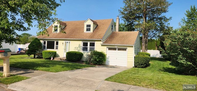Property Photo:  12 Thistle Court  NJ 07512 