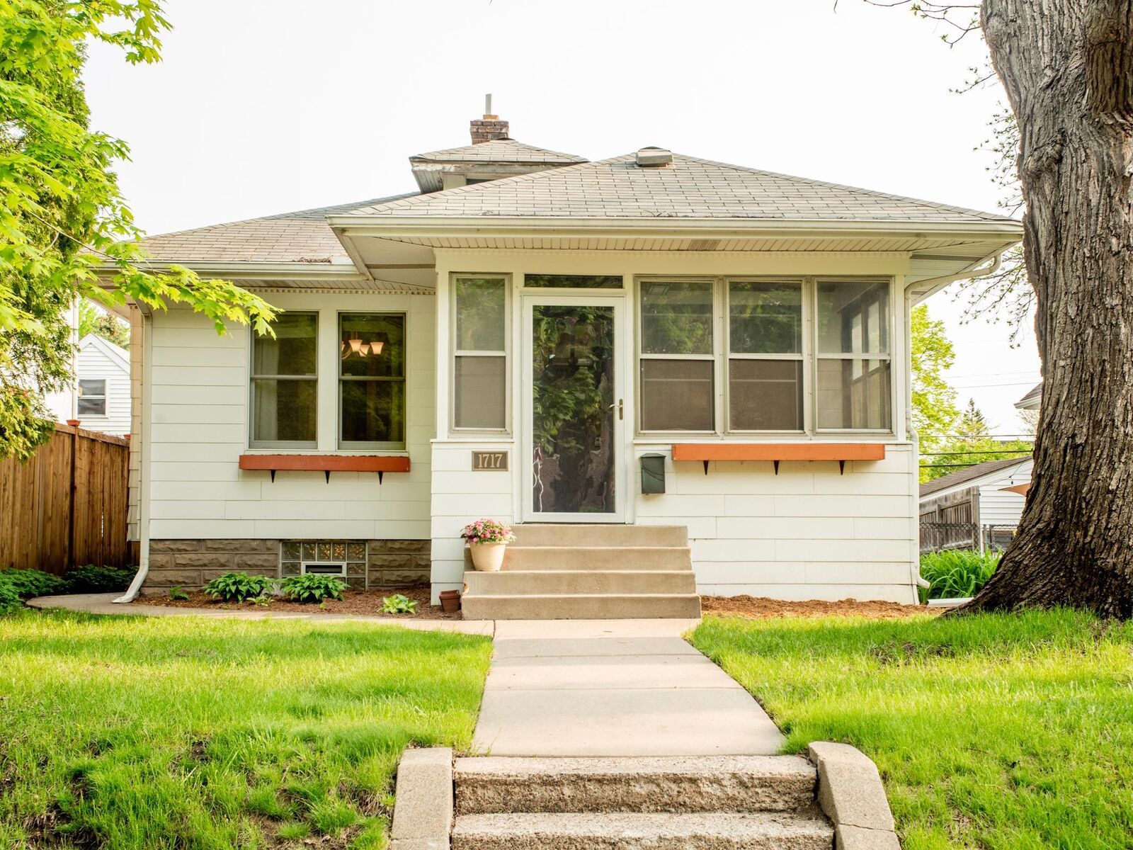 Property Photo:  1717 Randolph Avenue  MN 55105 