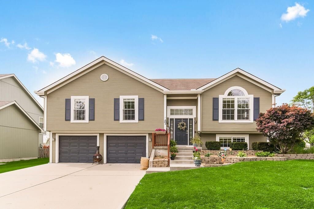 Property Photo:  403 Wyndham Drive  KS 66043 