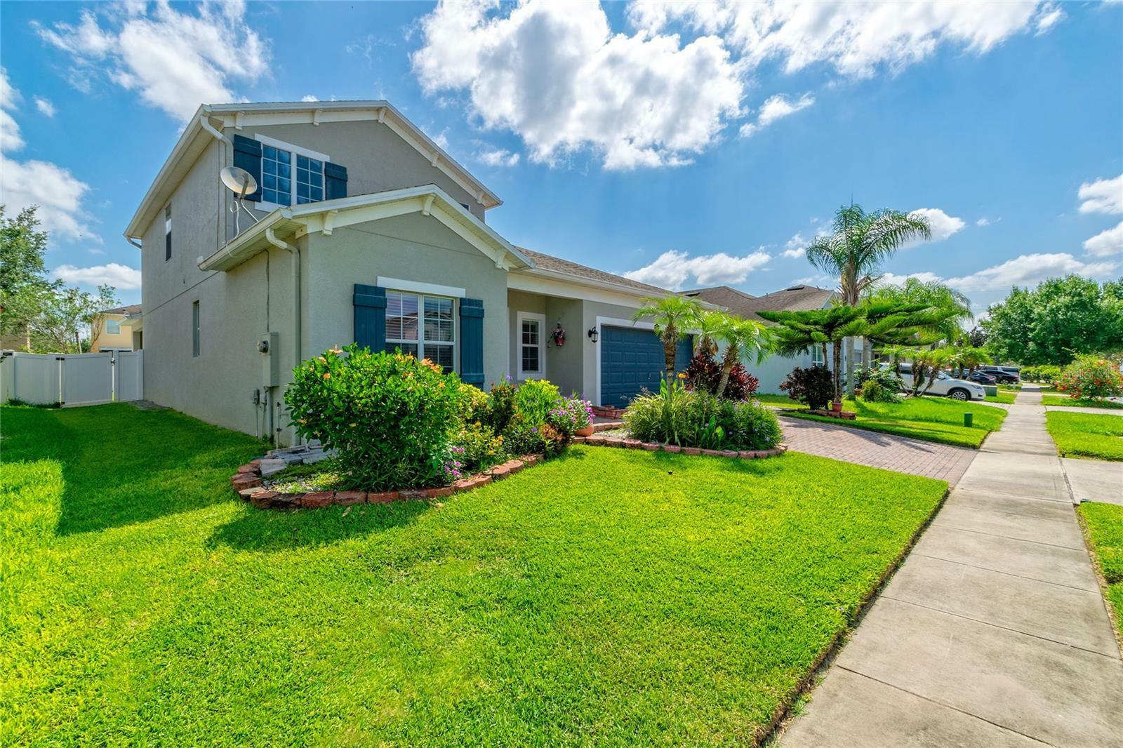 Property Photo:  12639 Iris Lake Drive  FL 32824 