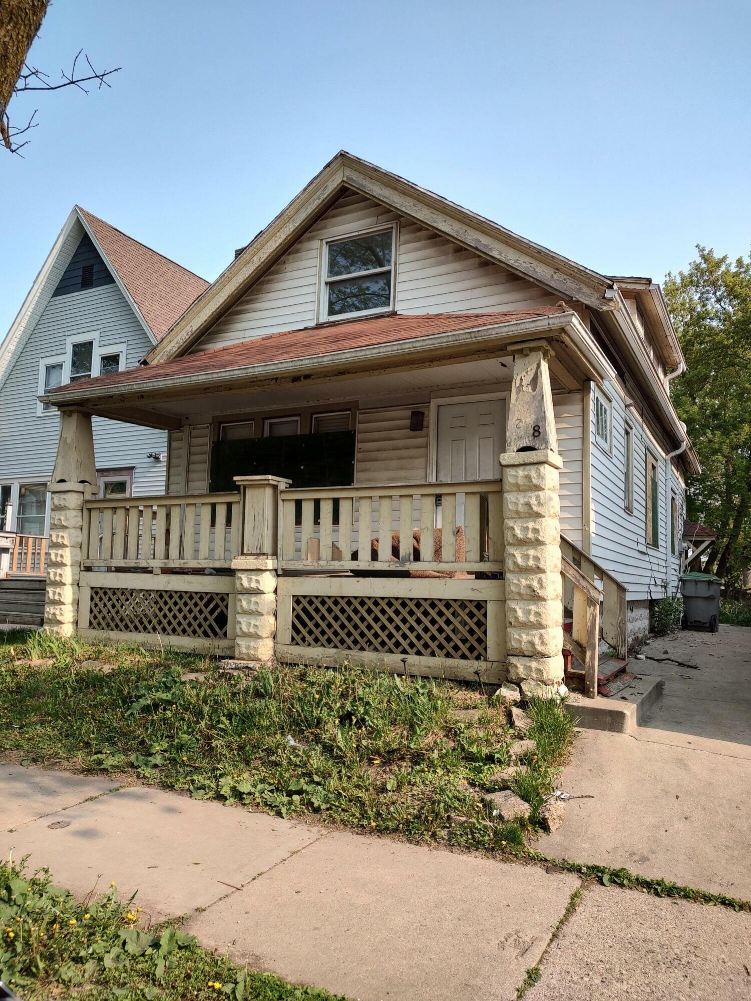 Property Photo:  208 E Townsend St  WI 53212 