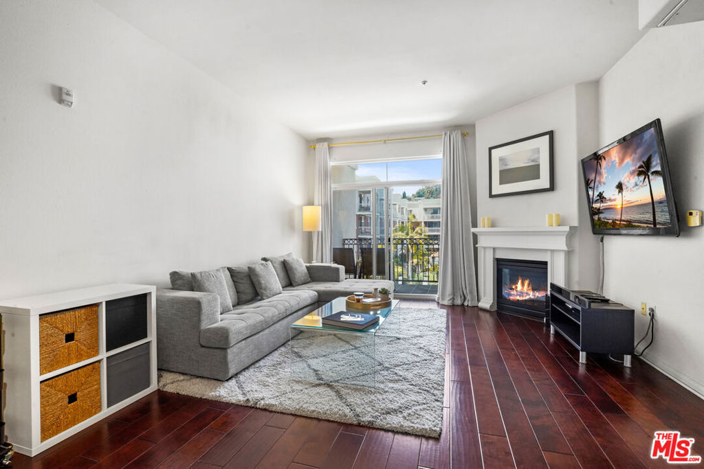 Property Photo: 3750 Santa Rosalia Drive 506 CA 90008