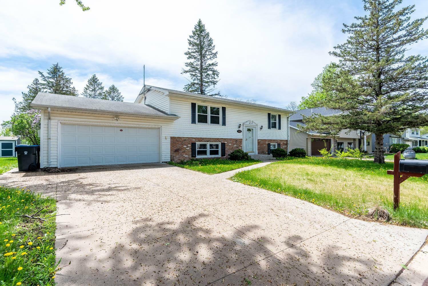 Property Photo: 2725 E Main Street MN 56001