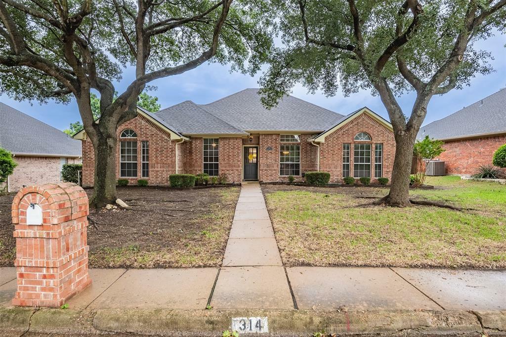 Property Photo:  314 Iroquois Lane  TX 75165 