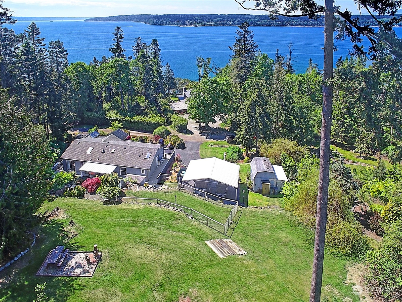 Property Photo:  2157 Gull Way  WA 98282 