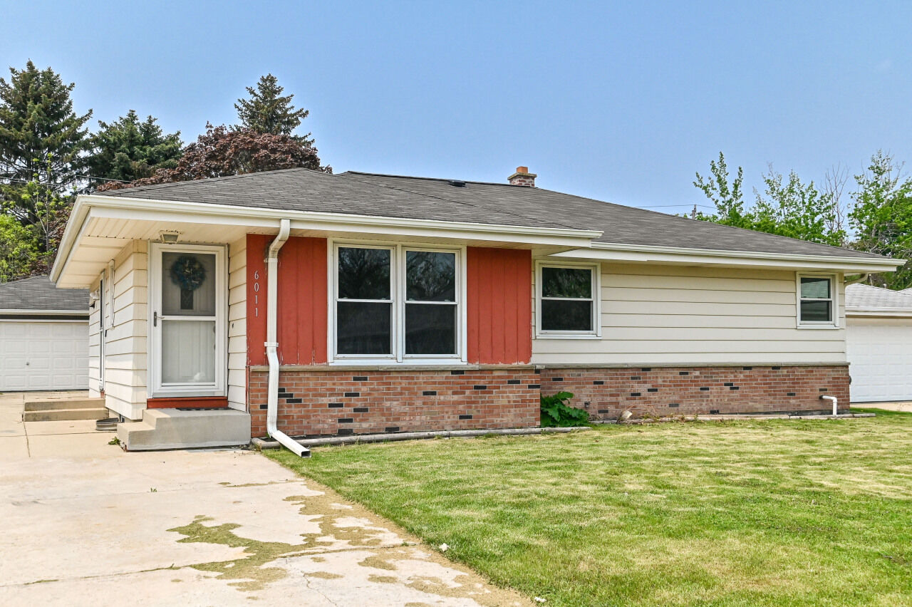Property Photo: 6011 S Elaine Ave WI 53110