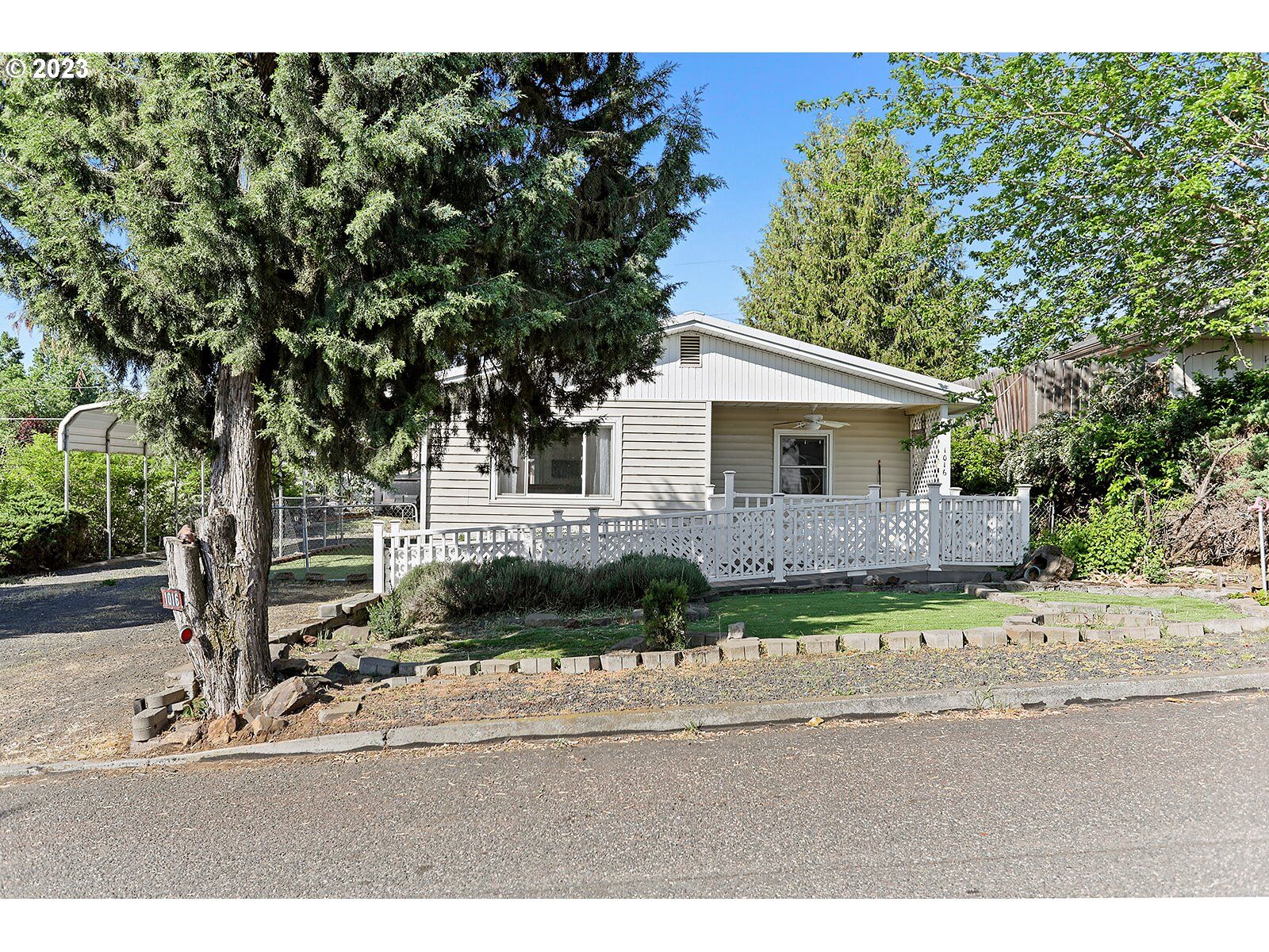 House for sale in The Dalles 1016 Pine St, The Dalles, OR 97058