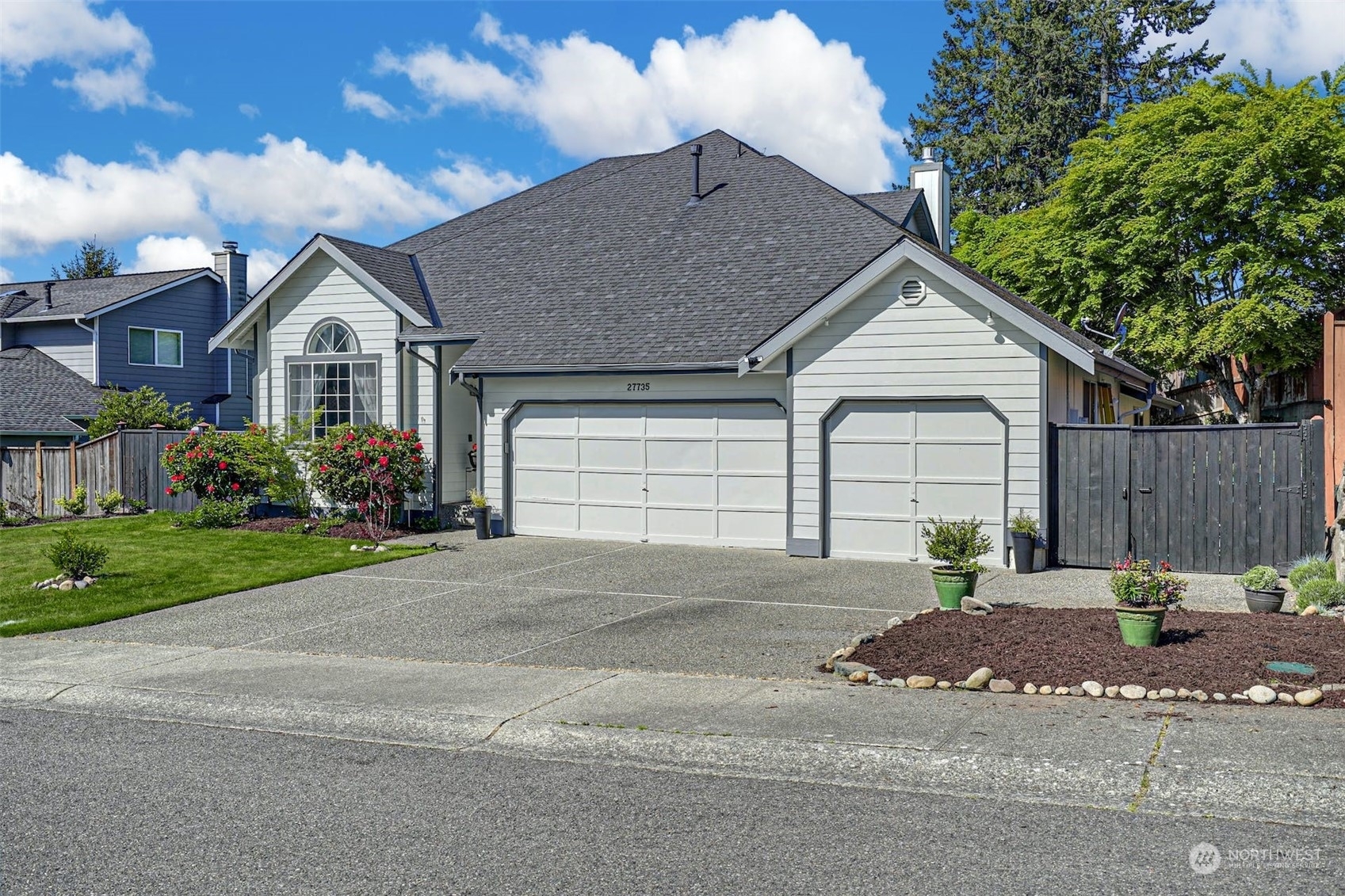 Property Photo:  27735 214th Avenue SE  WA 98038 