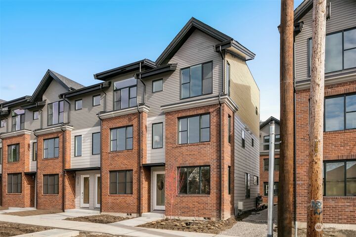 Property Photo:  8332 (Na-4) 13th Avenue NW  WA 98117