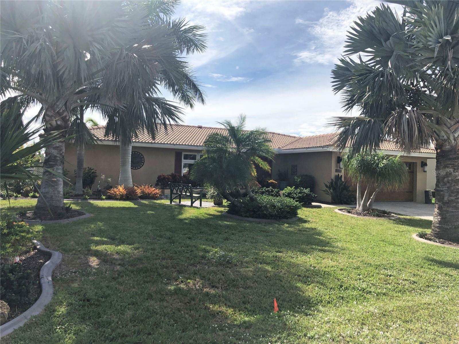 Property Photo:  1223 Winward Court  FL 33950 