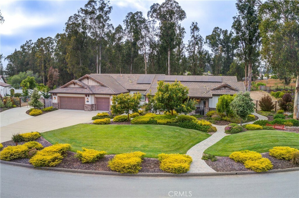 Property Photo:  1370 Coloma Lane  CA 93444 