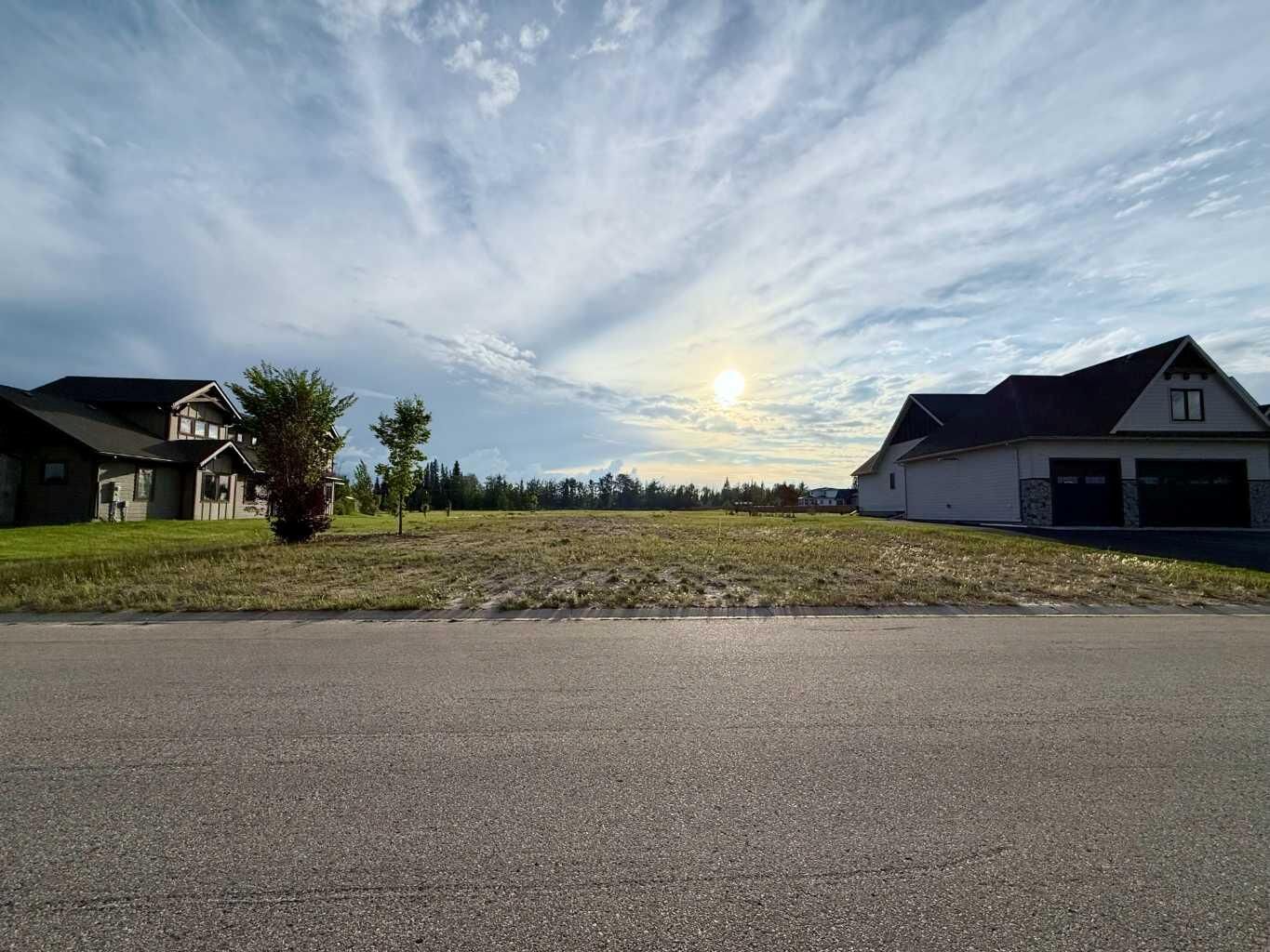 Property Photo: 5704 Poplar Lane AB T8W 0H3
