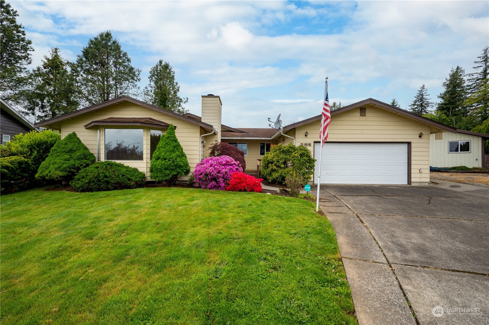 Property Photo:  2155 Hillside Place  WA 98248 