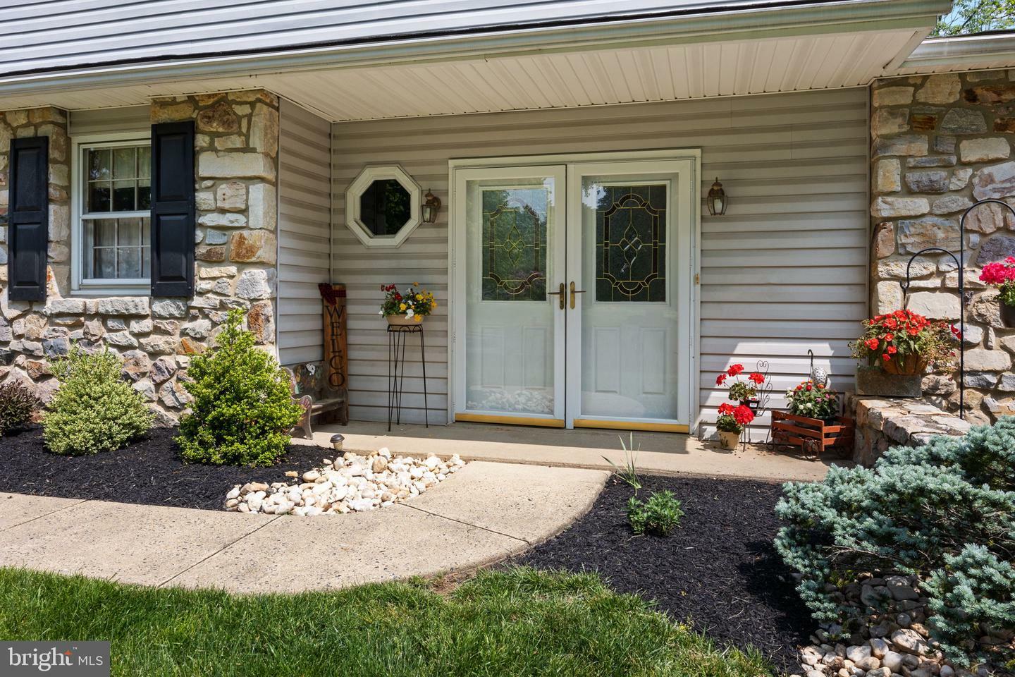 Property Photo: 106 Green Valley Drive PA 18966