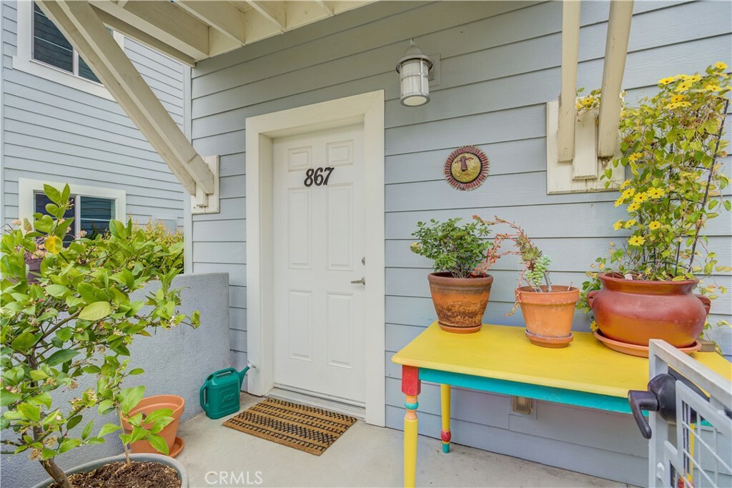 Property Photo:  867 Humbert Avenue  CA 93401 