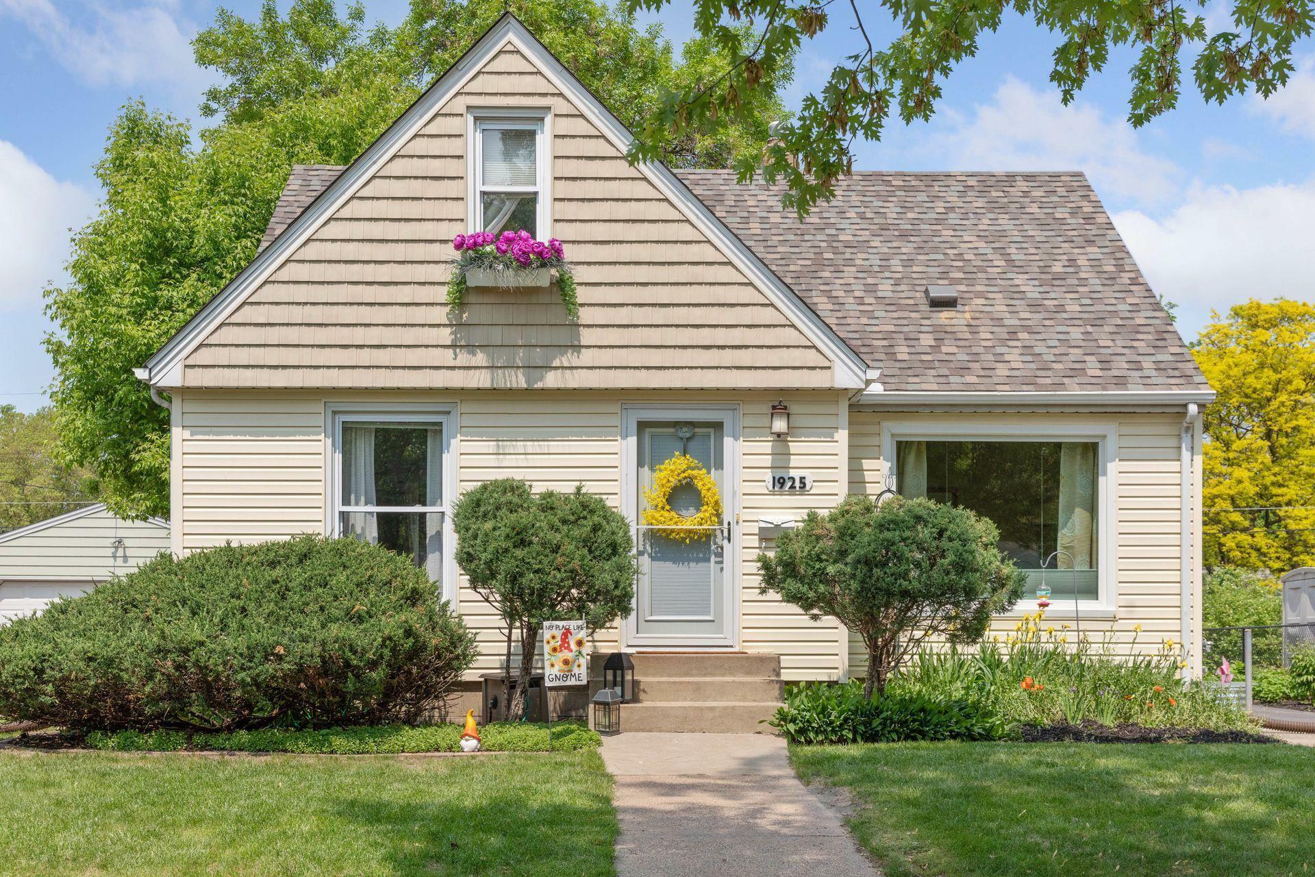 Property Photo:  1925 Worcester Avenue  MN 55116 