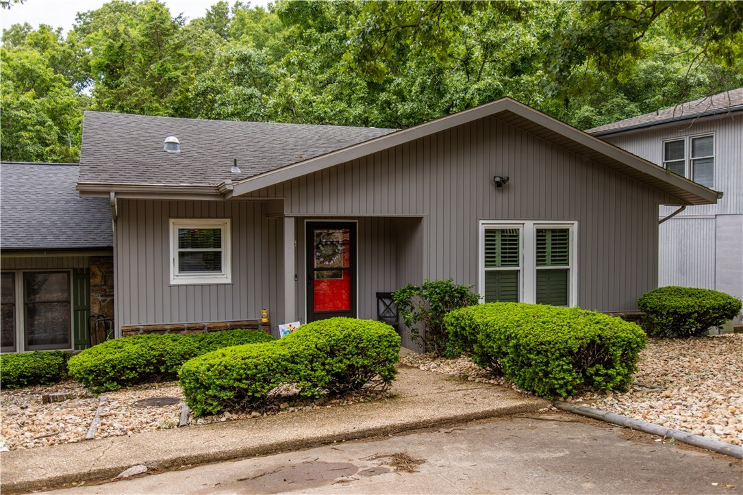 Property Photo:  36 Abingdon Lane  AR 72715 