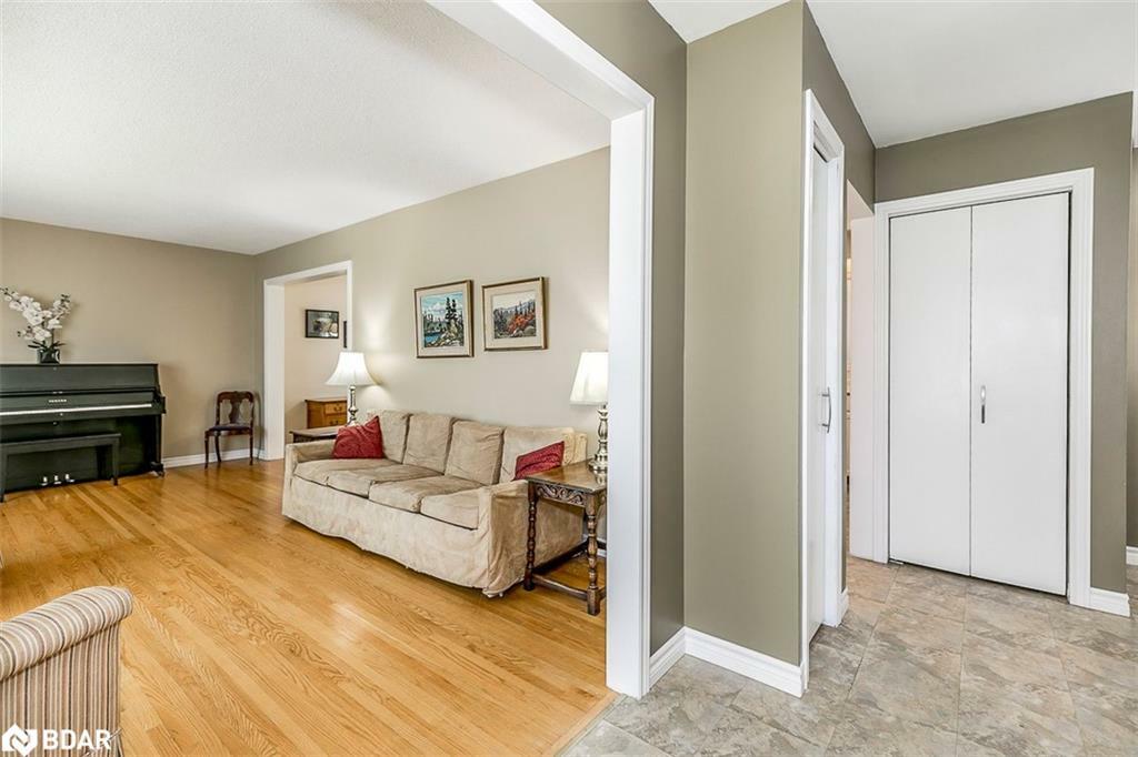 Photo de la propriété: 13 Porter Crescent ON L4M5H8