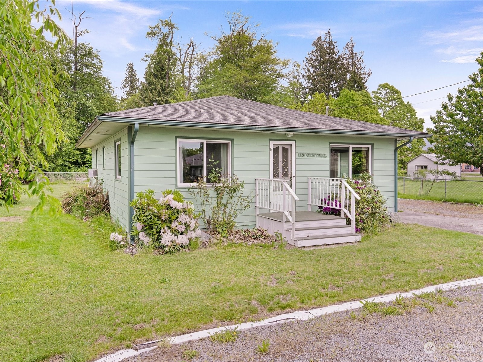 Property Photo: 113 N Central Street WA 98284
