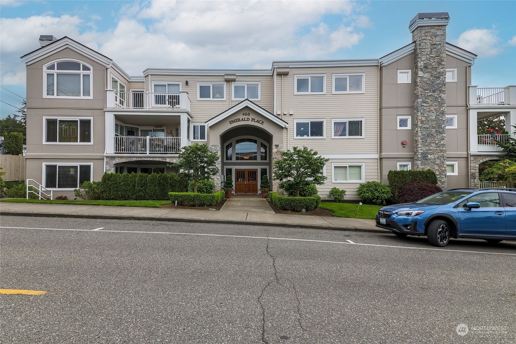 Property Photo:  400 Walnut Street 302  WA 98020 