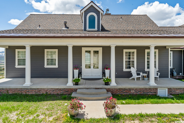 Property Photo: 1580 Crescent Dr S UT 84098