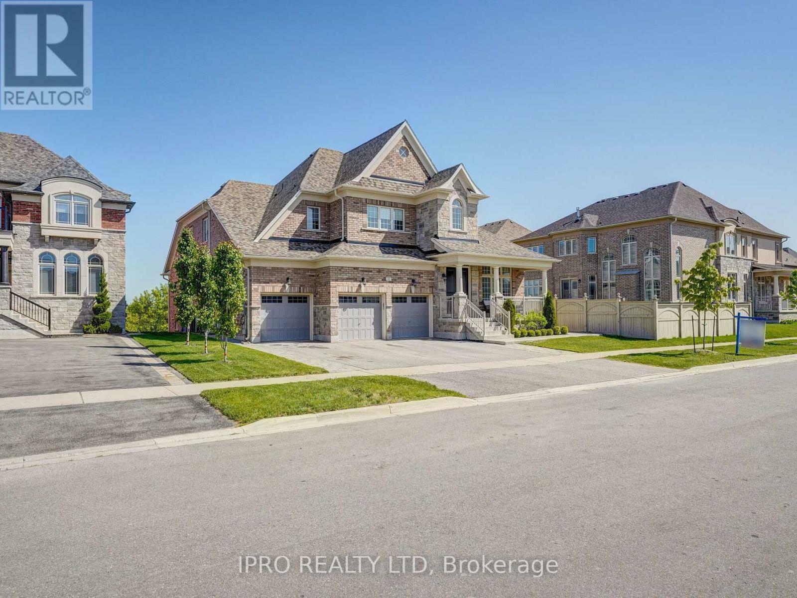 Property Photo:  32 Coppermine Court  ON L7B0A5 
