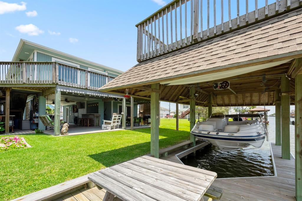 Property Photo:  415 Ling Street  TX 77563 