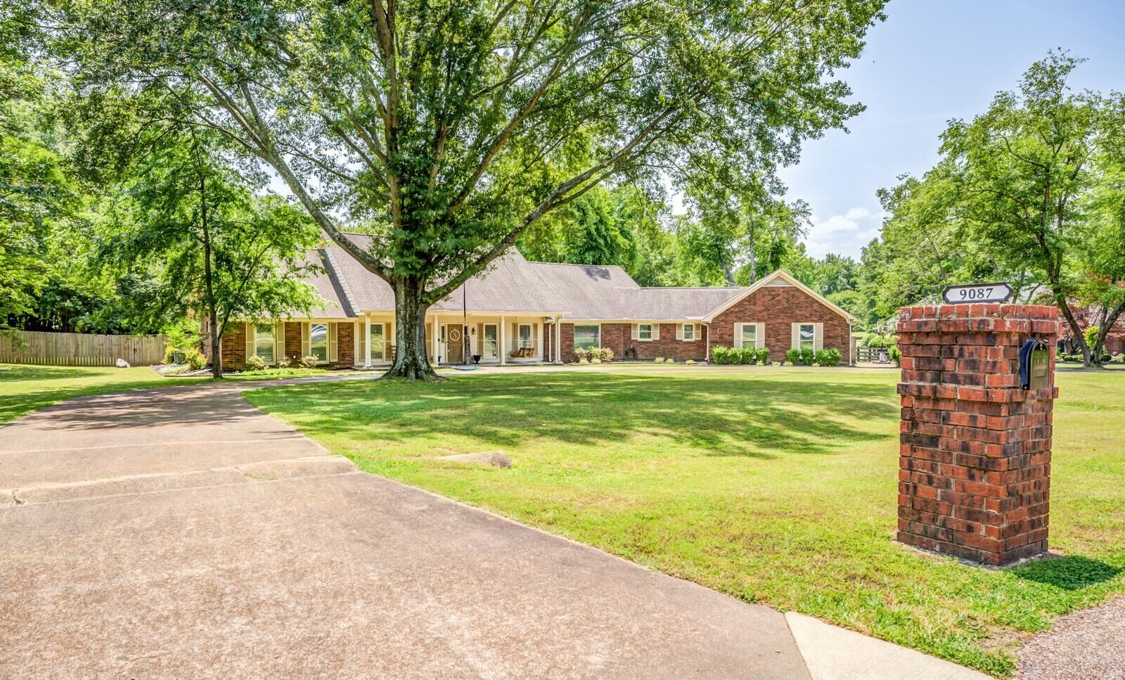 Property Photo:  9087 Hillman Way Dr  TN 38133 