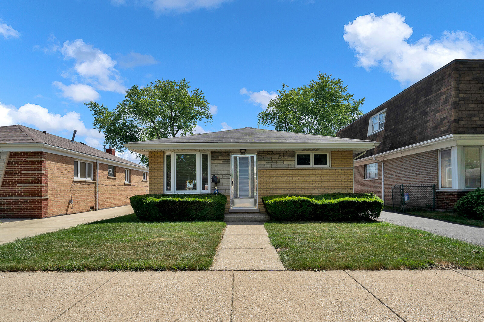 Property Photo: 7763 S Kilbourn Avenue IL 60652
