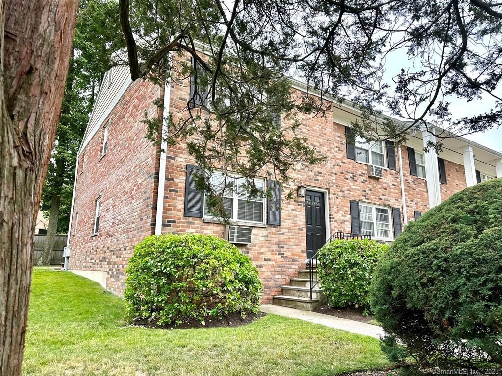 Property Photo:  151 Courtland Avenue 5A  CT 06902 