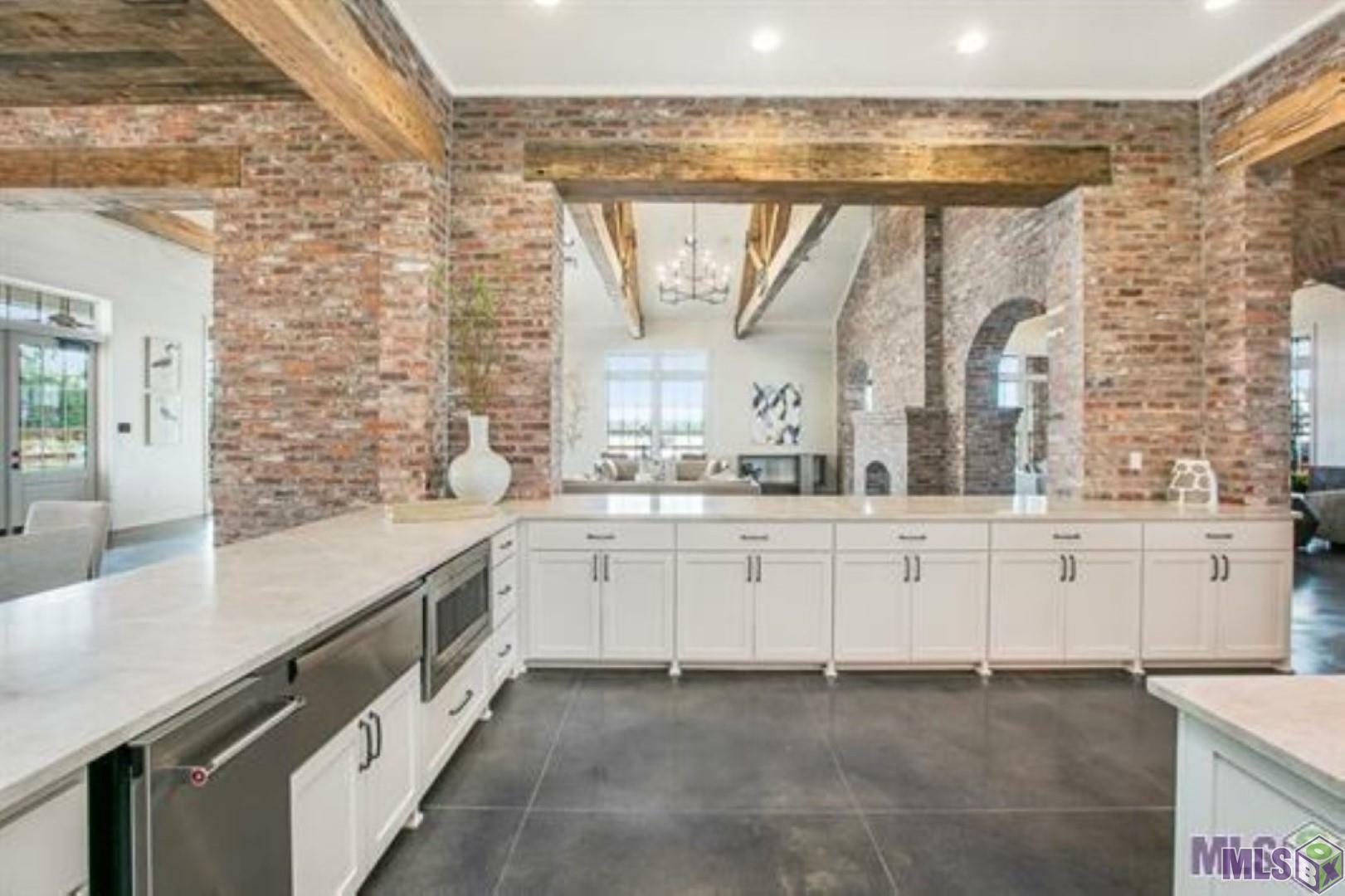 Property Photo: 13534 Inspiration Point Dr LA 70810