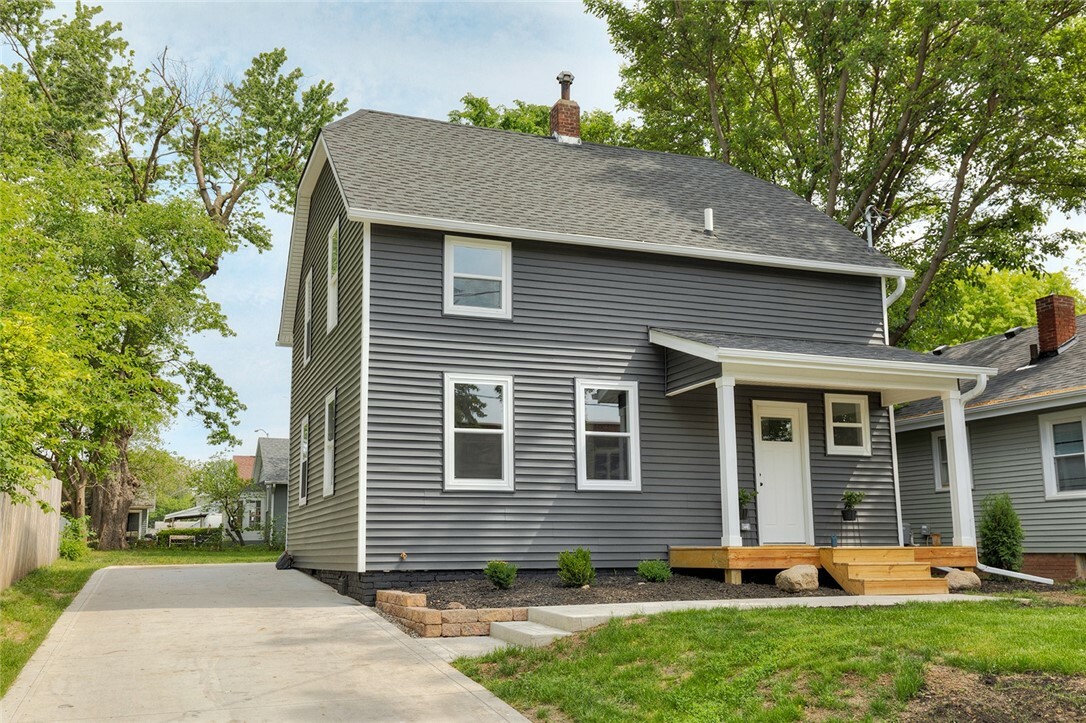 Property Photo:  3005 Center Street  IA 50312 