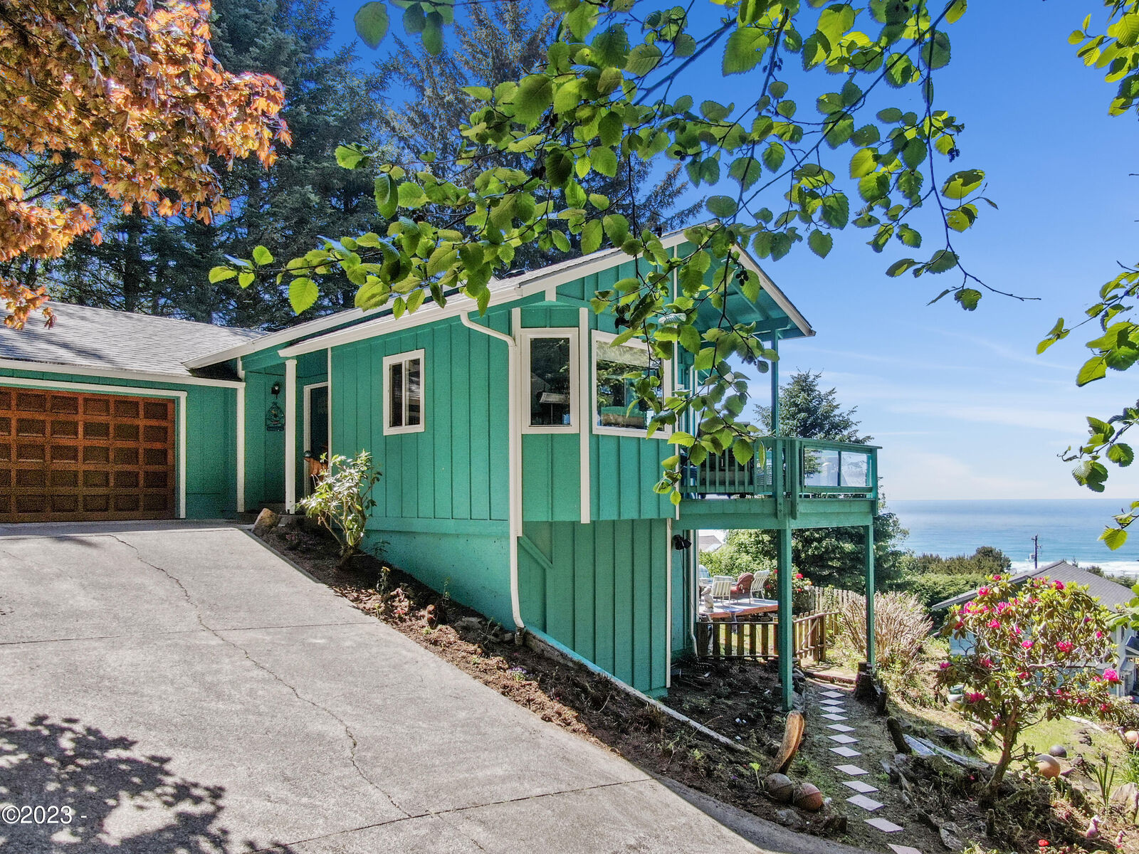 Property Photo: 260 Hwy 101 S OR 97498