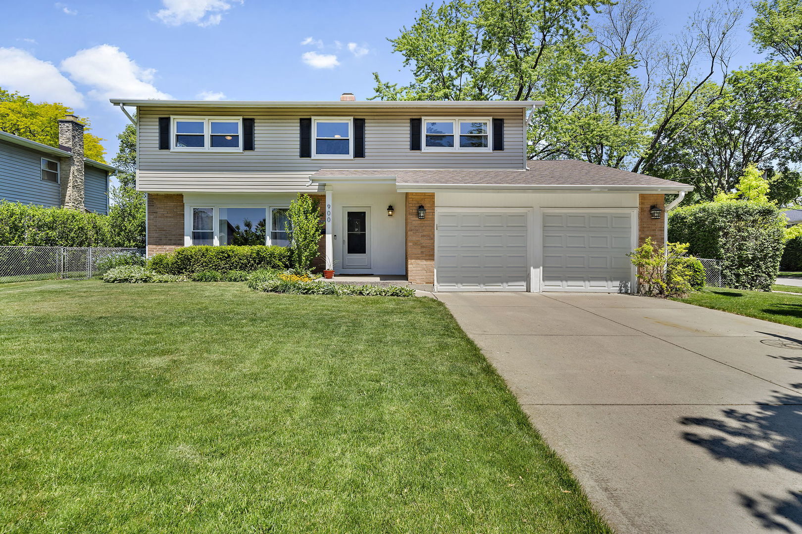Property Photo:  900 N Greenfield Lane  IL 60056 