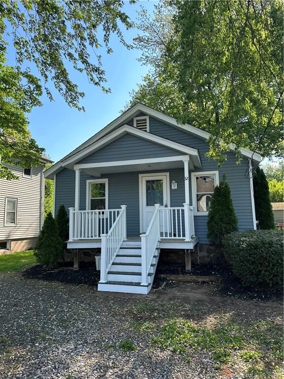 Property Photo:  32 Buck Street  CT 06111 