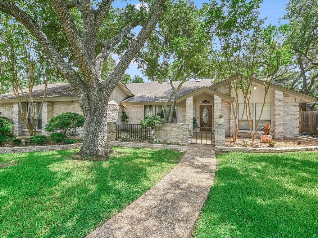 Property Photo:  9802 Mandeville Circle  TX 78750 