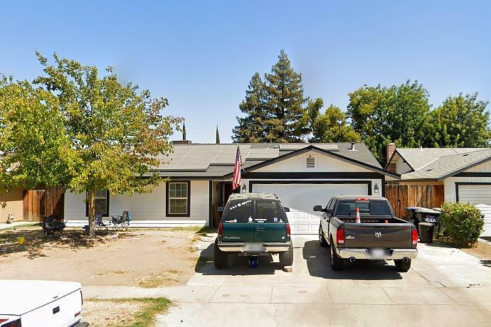 Property Photo:  2124 S Conyer Court  CA 93277 