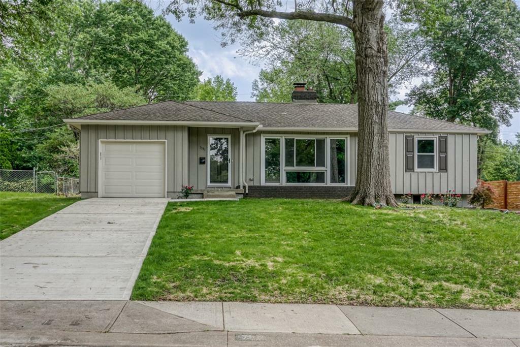 Property Photo: 7531 Briar Drive KS 66208
