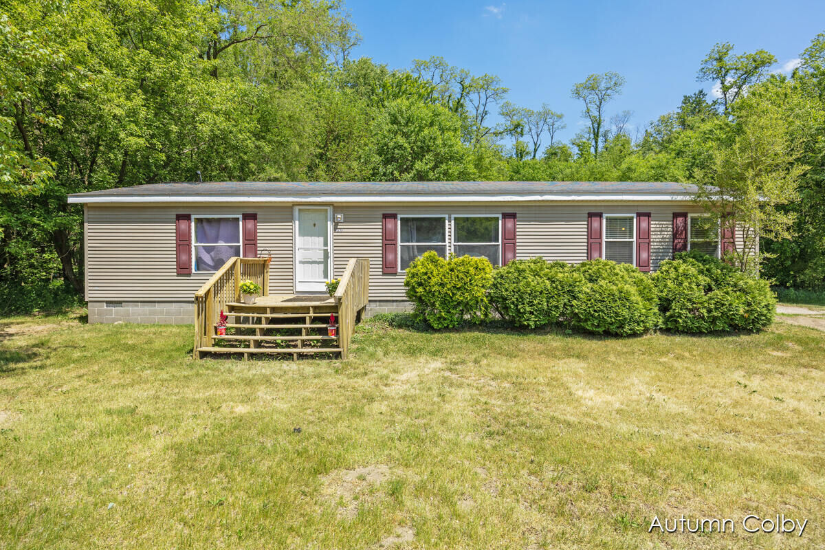 Property Photo:  12101 14 Mile Road NE  MI 48838 