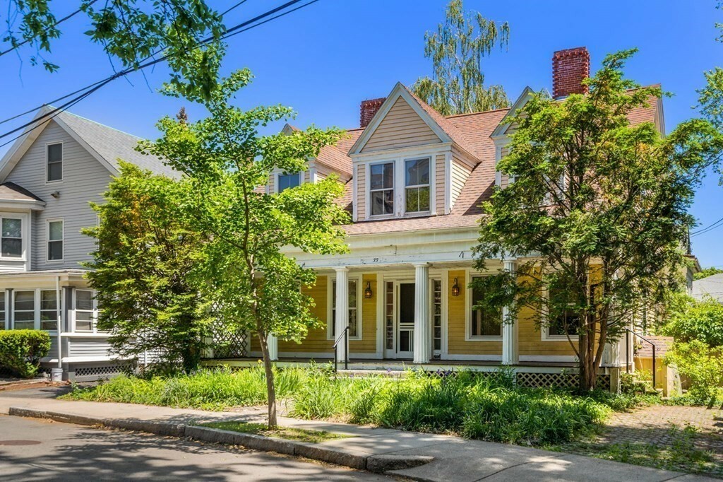 Property Photo:  33 Ivy Rd  MA 02148 